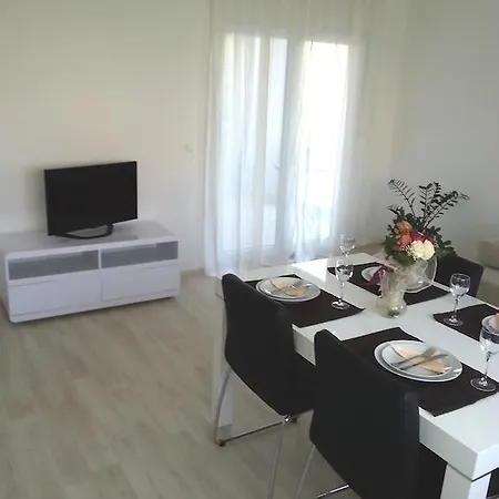 Levanat Apartman *